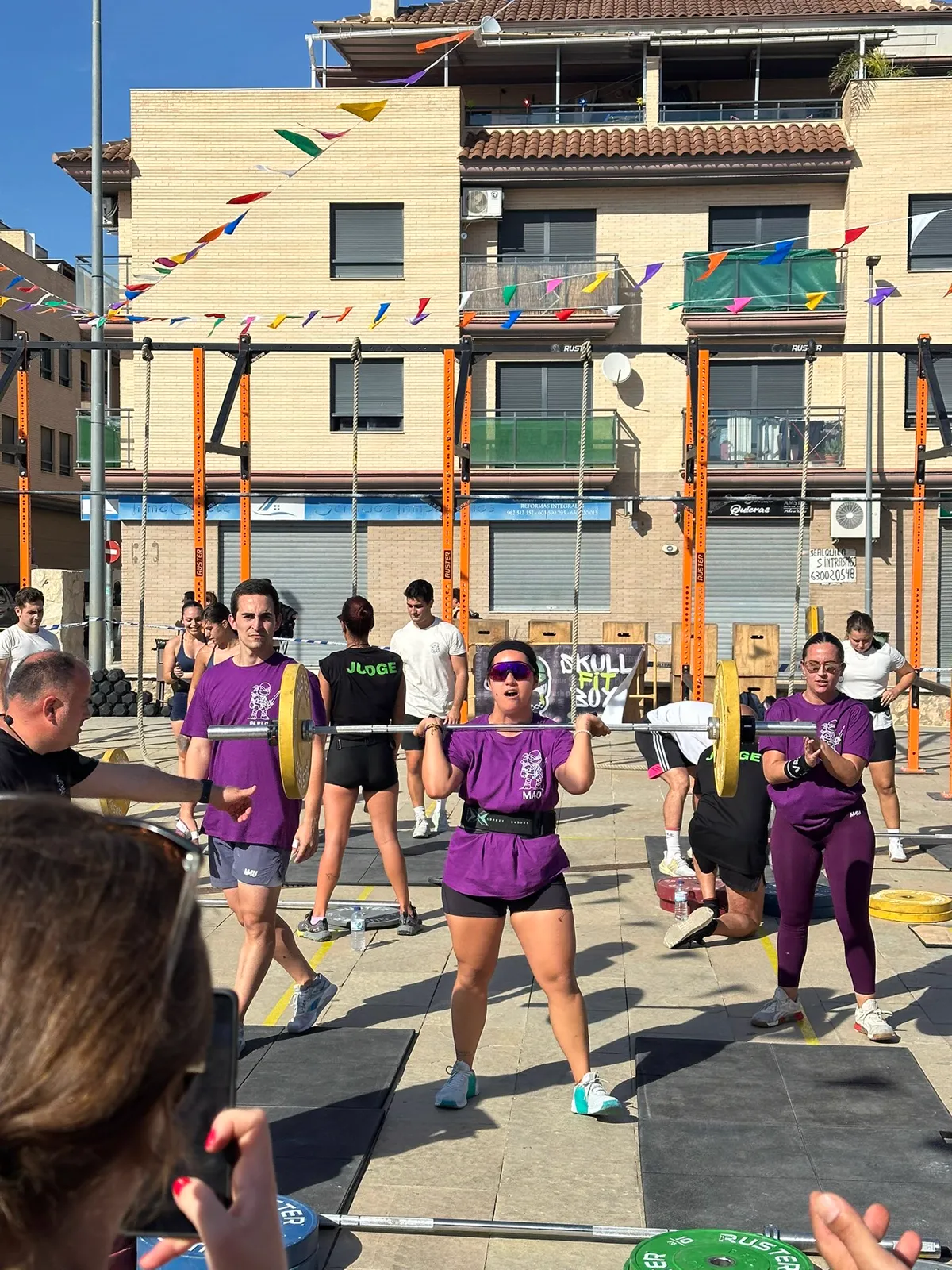 Atletas en competición exterior de Taronja Box Valencia