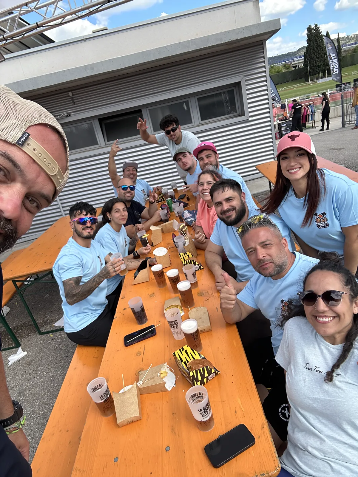 Equipo de Taronja Box en actividad de team building, comunidad CrossFit Valencia