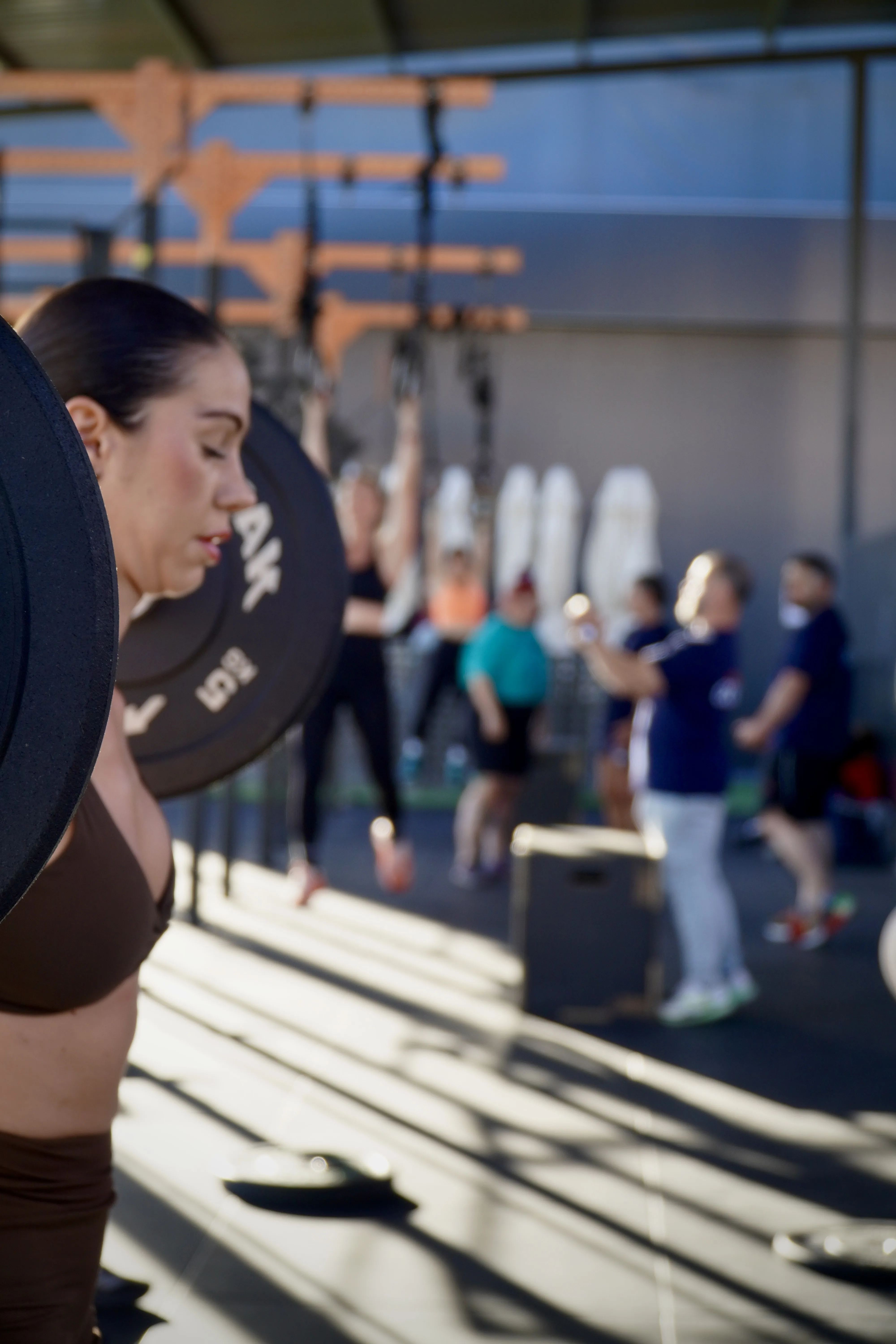 Clase dirigida WOD con barra en grupo en Taronja Box Valencia