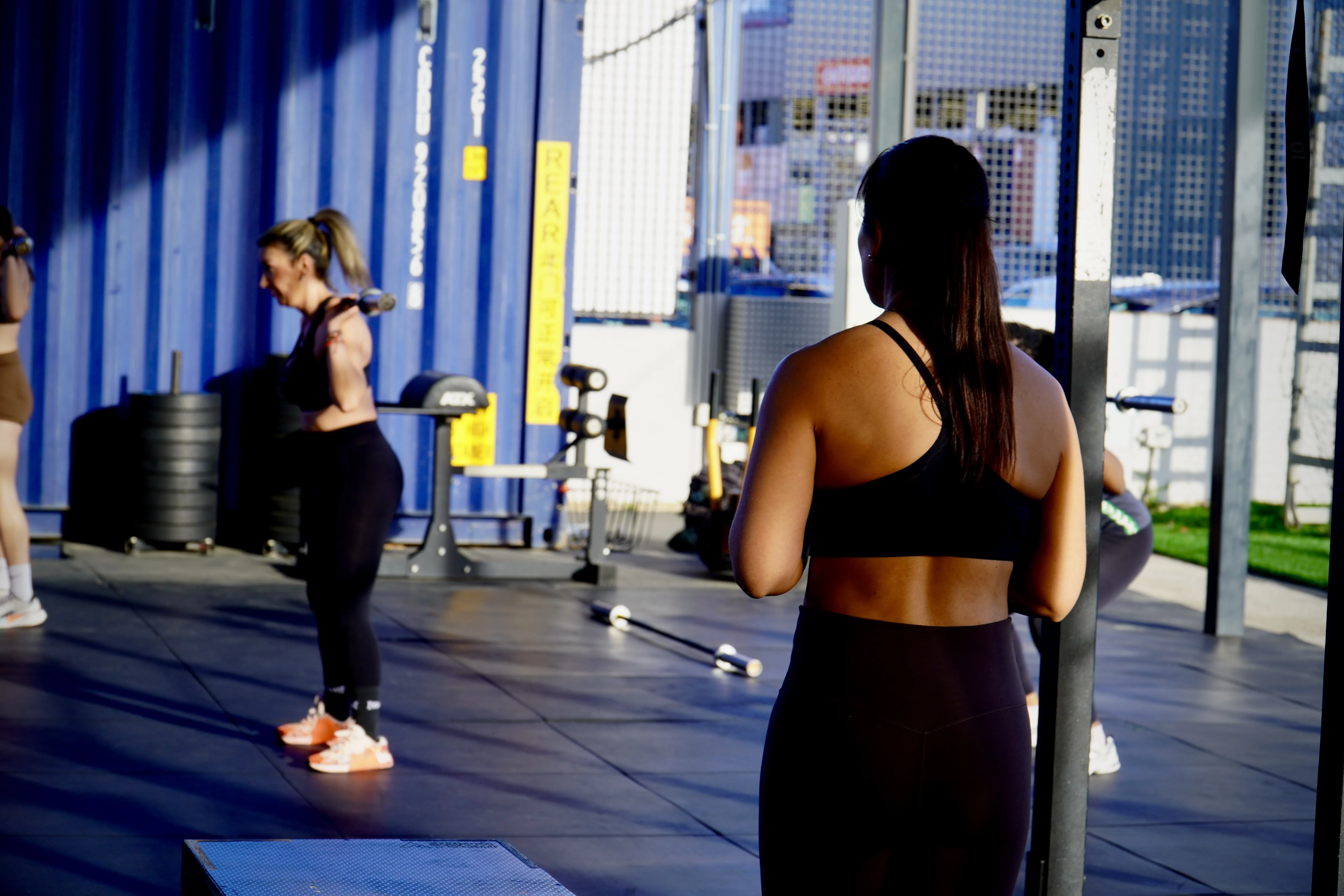 Mujeres en entrenamiento open box libre en Taronja Box Valencia