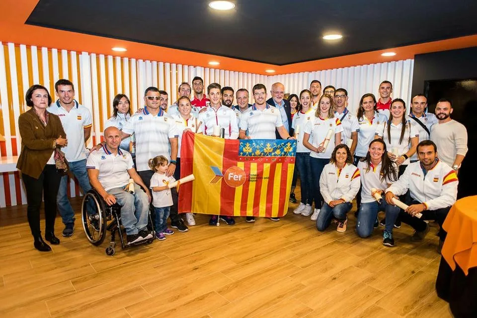 Taronja Box junto a la selección deportiva valenciana en evento institucional de la FER