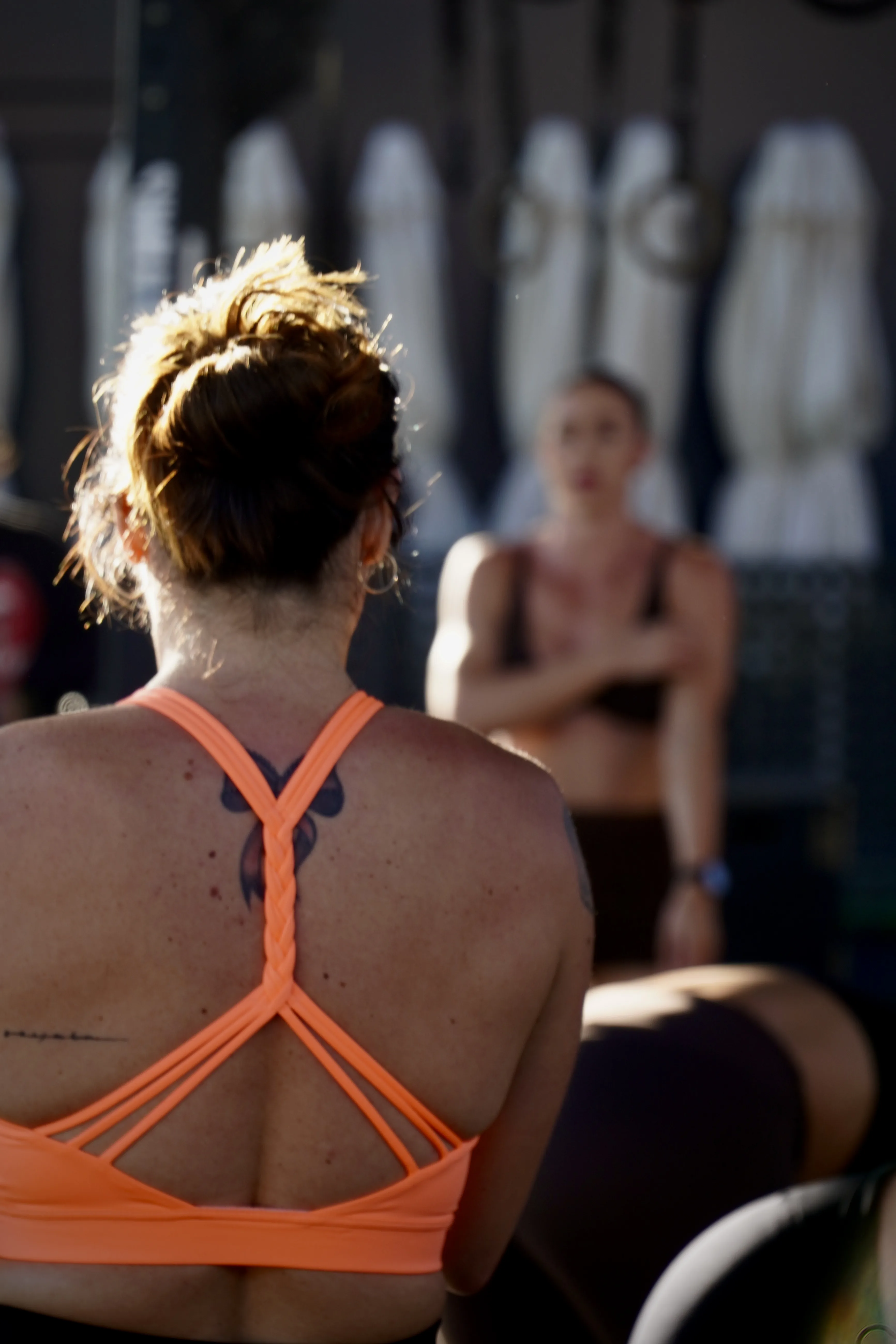Mujeres descansando tras clase de crosstraining en Taronja Box Valencia