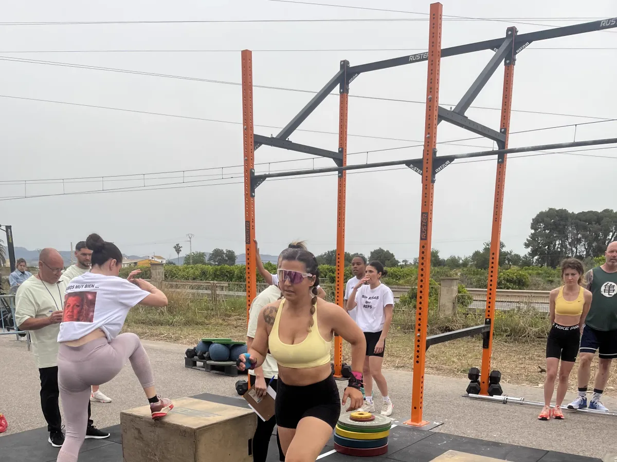 Atleta en box jump durante los Taronja Games Moncada 2026 CrossFit