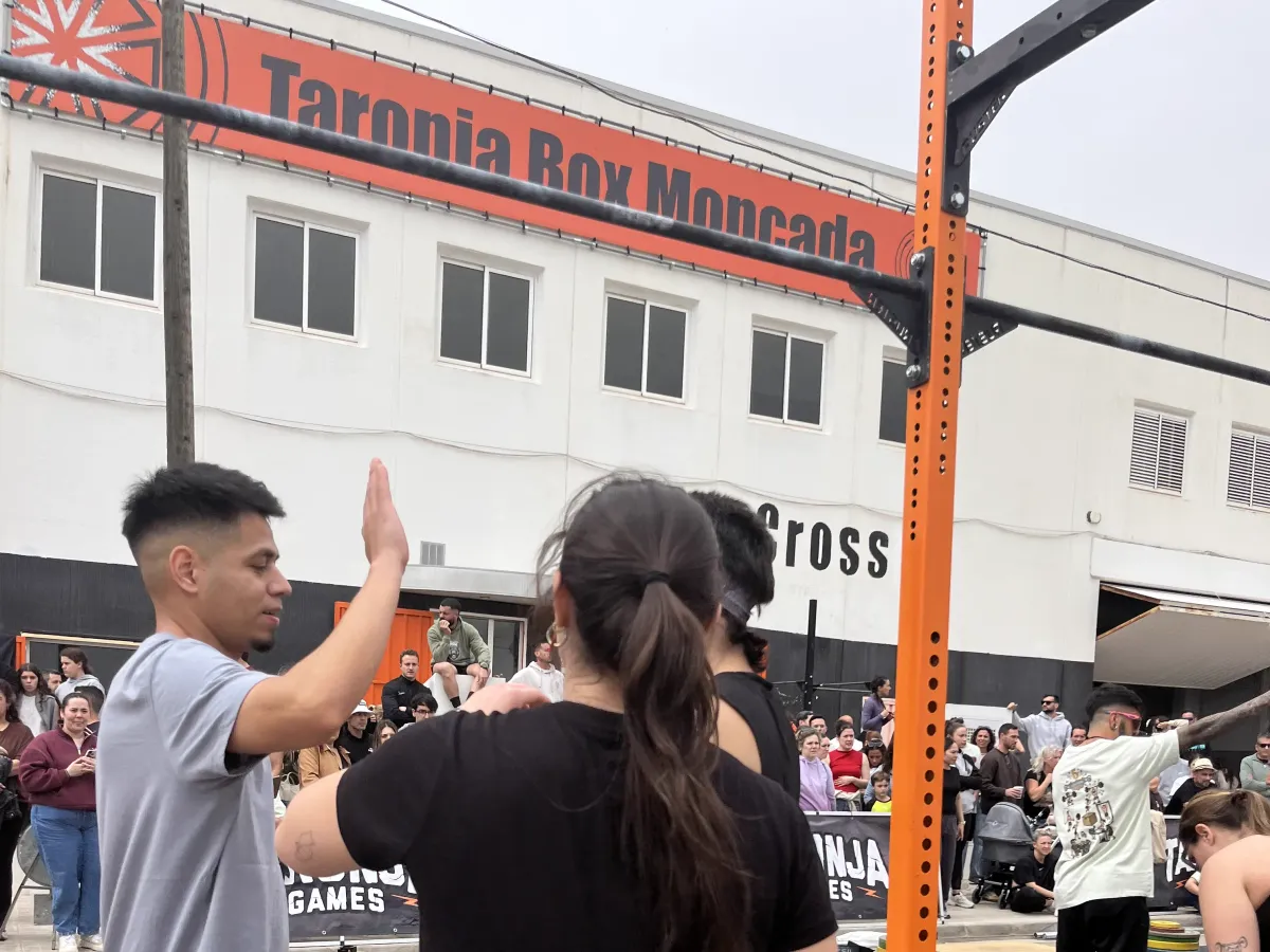 Celebración high-five frente a Taronja Box Moncada en los Taronja Games 2026